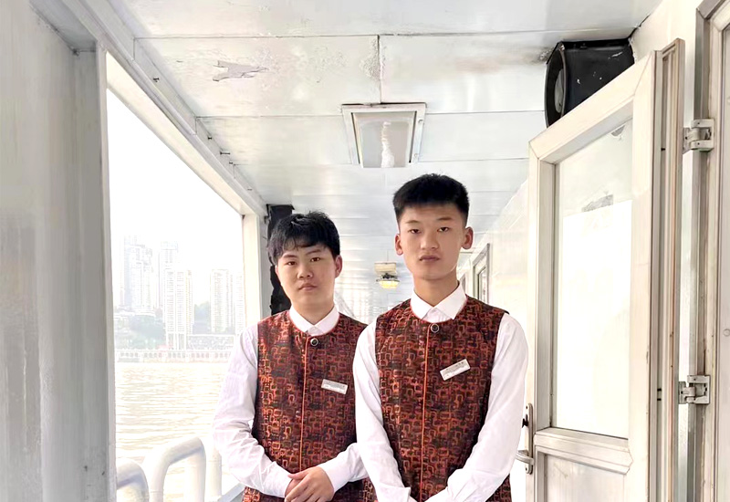 重阳节广西香海实习就业部老师慰问邮轮乘务实习学生
